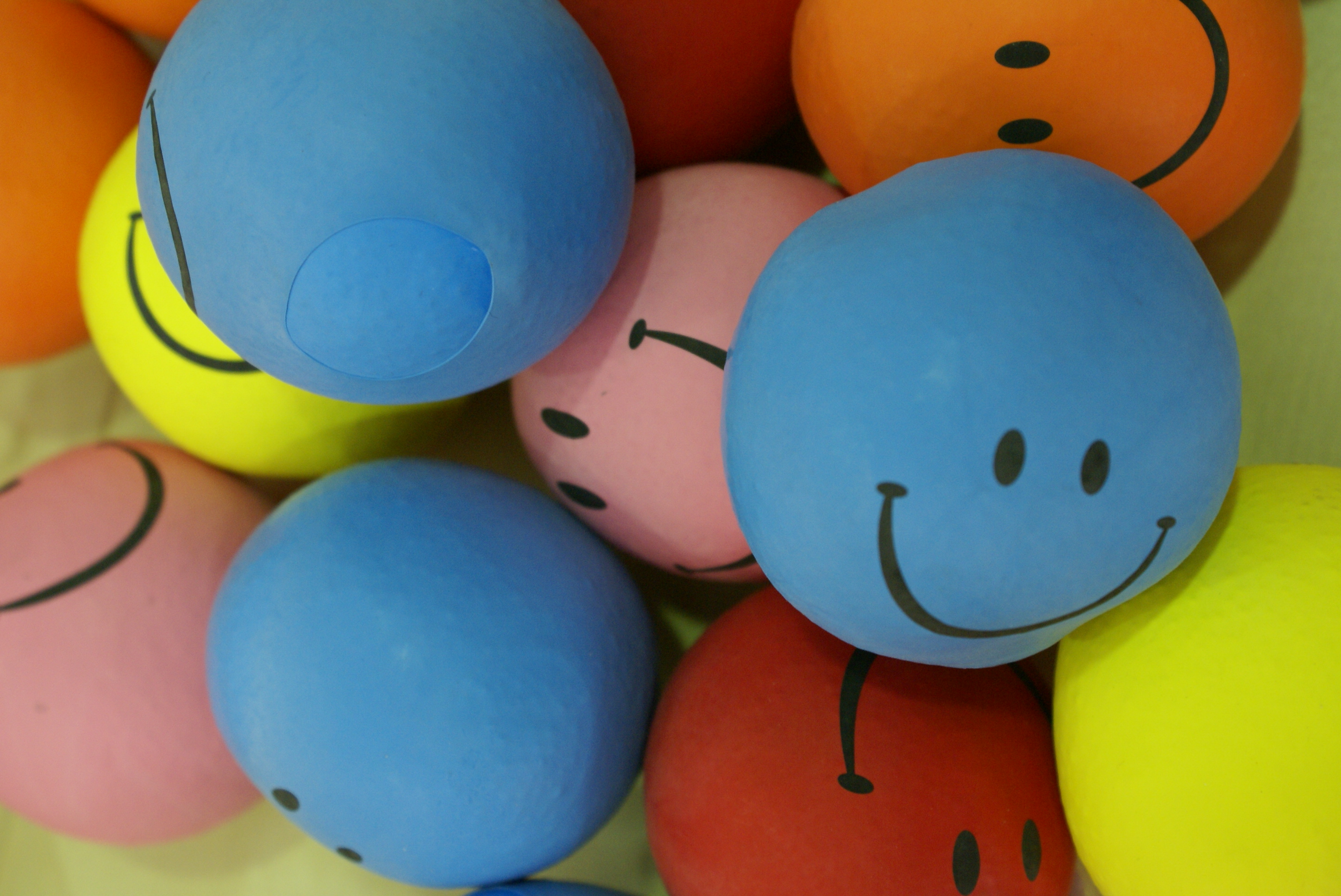 Smilie - der lachende Knetball - Farbe gelb